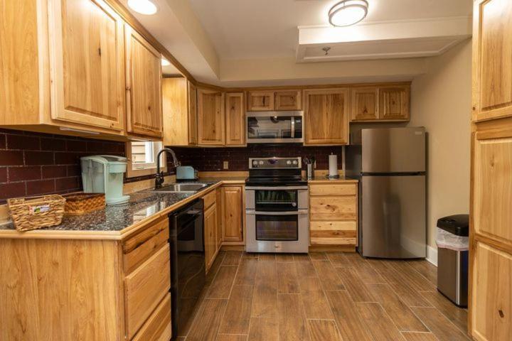 Lake Pointe Inn McHenry Extérieur photo