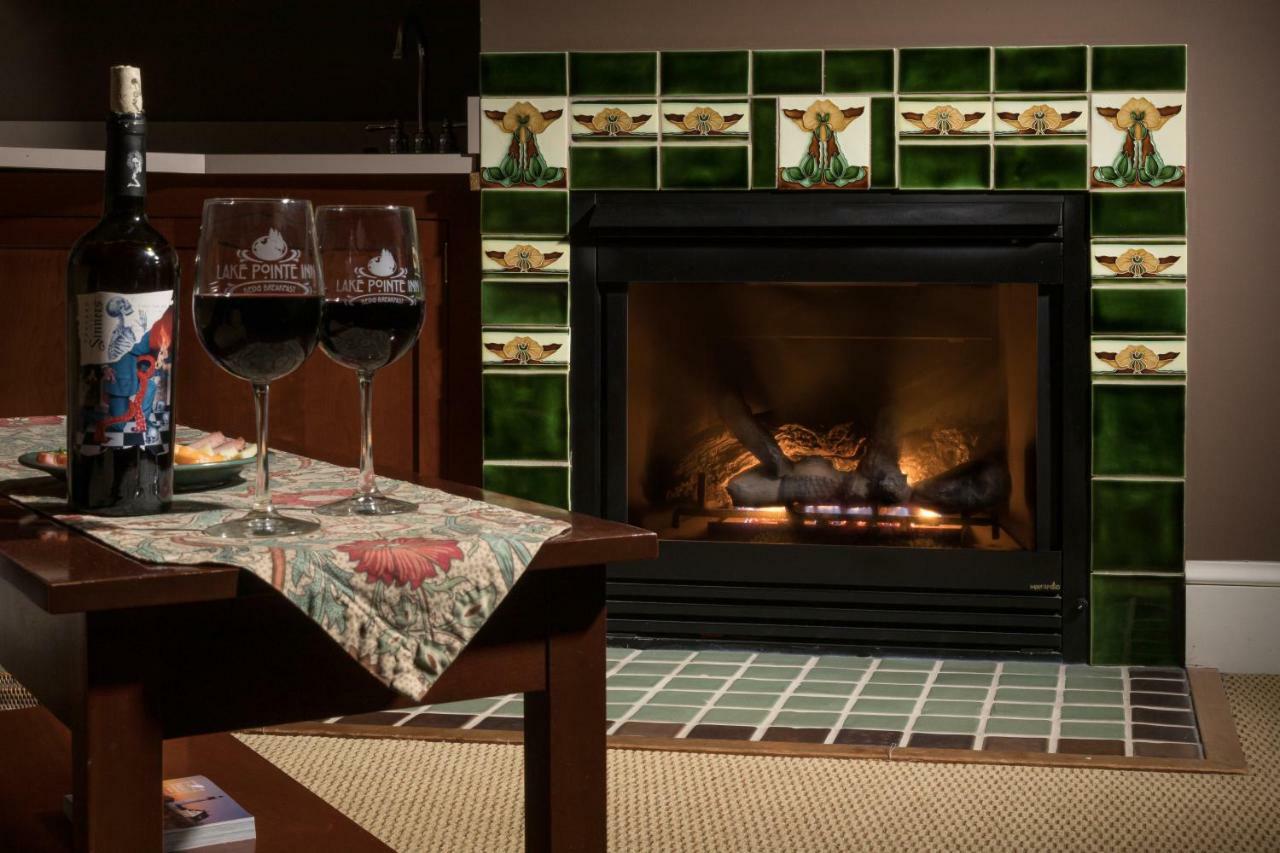 Lake Pointe Inn McHenry Extérieur photo